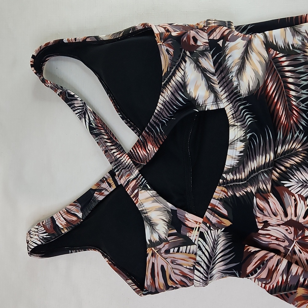 Hurley Scattered Palm One Piece Swimsuit. Size S - Picture 8 of 10